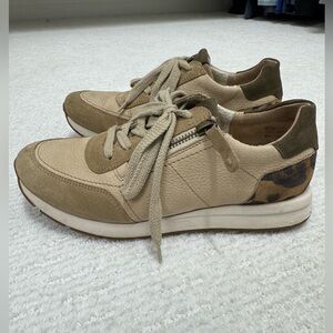 Paul Green size 4.5 leopard sneaker